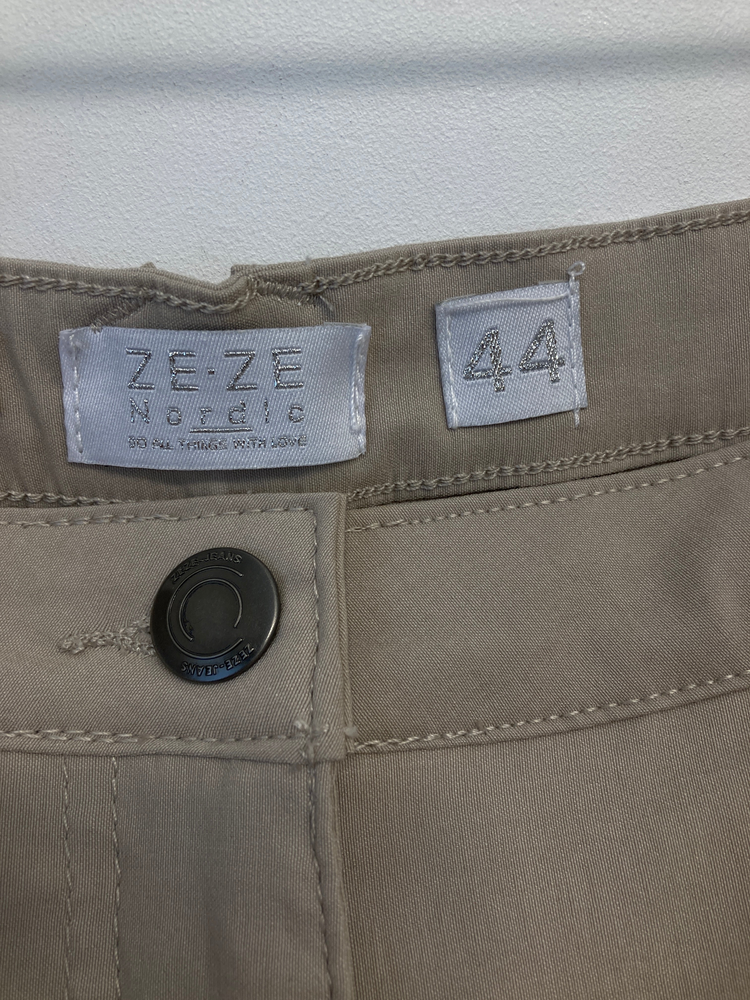 ZeZe Nederdel
