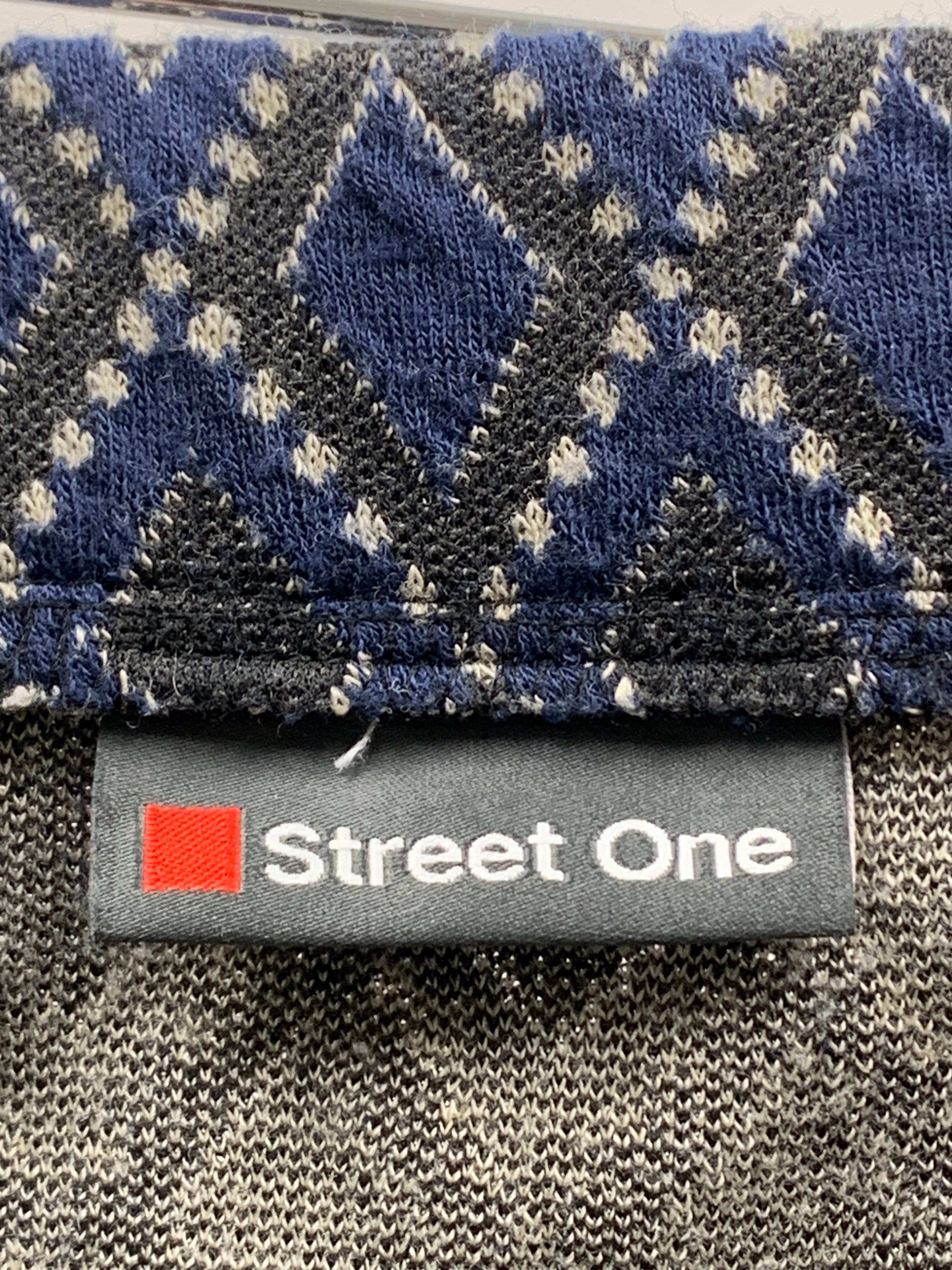 Street One, Nederdel