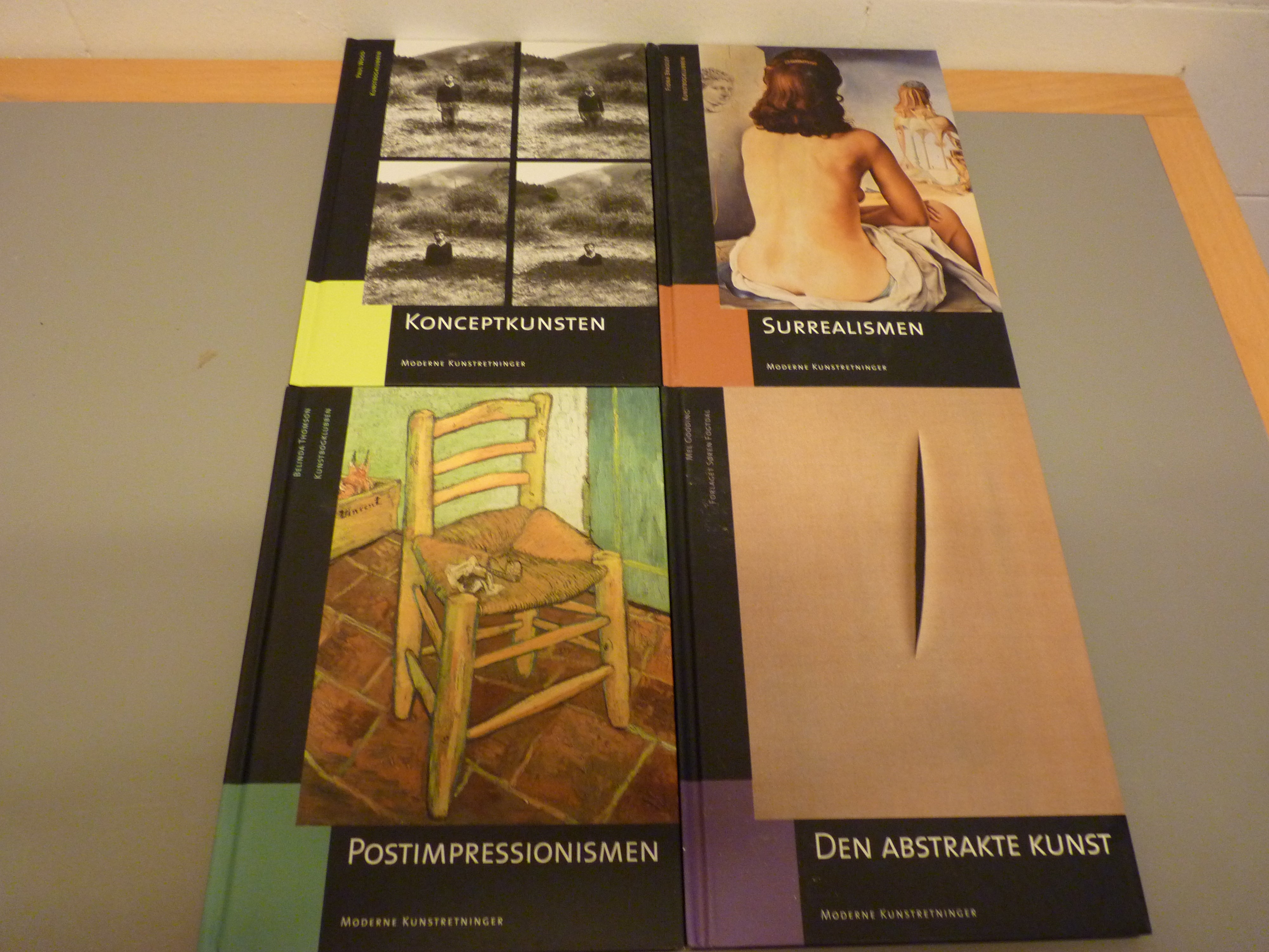 MODERNE KUNSTRETNINGER af Paul WOOD, m.fl. På dansk Torben Christensen. Ialt 12 bøger