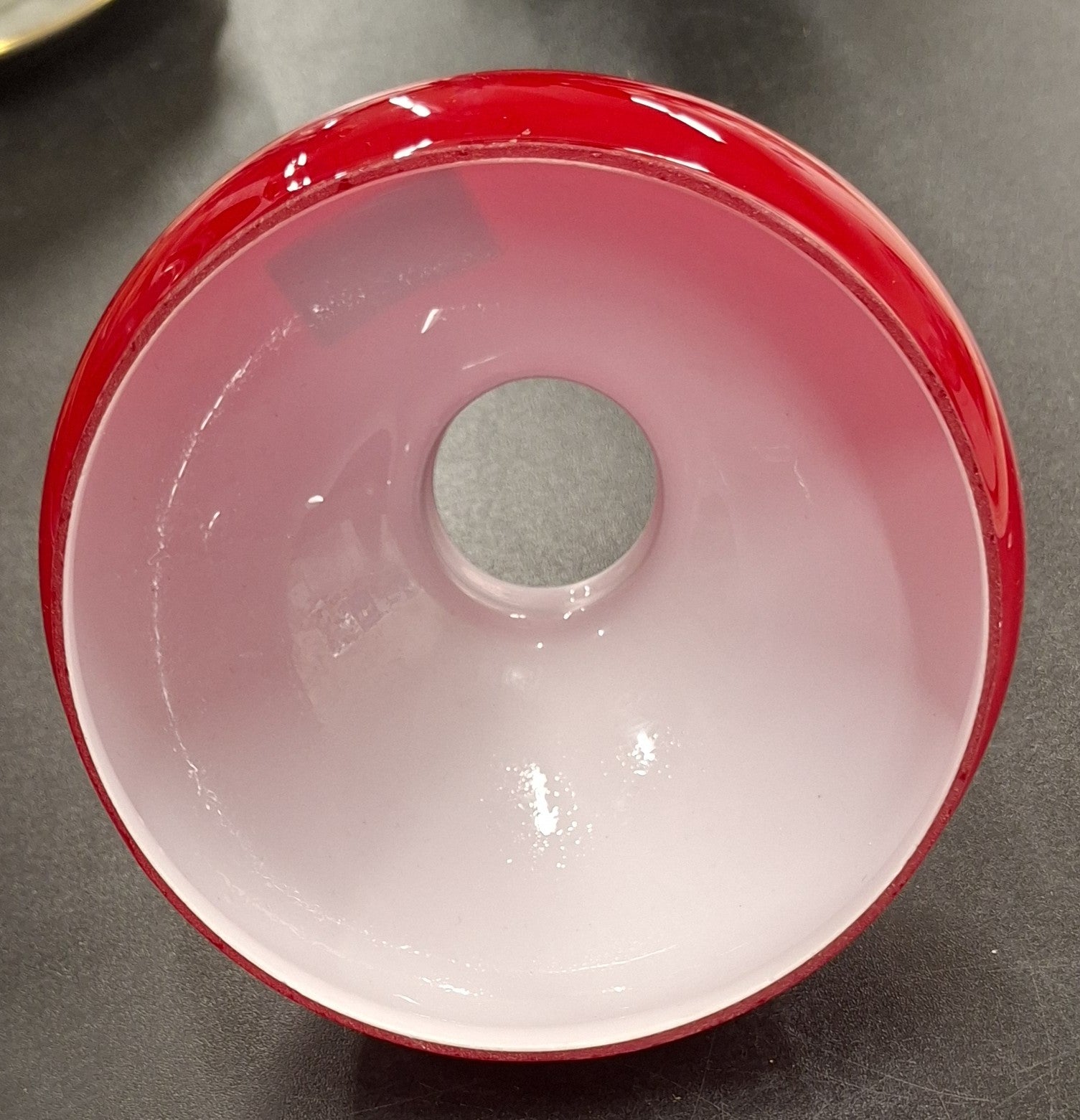 Klassisk rød glasskærm til olielampe – Ø 150 mm