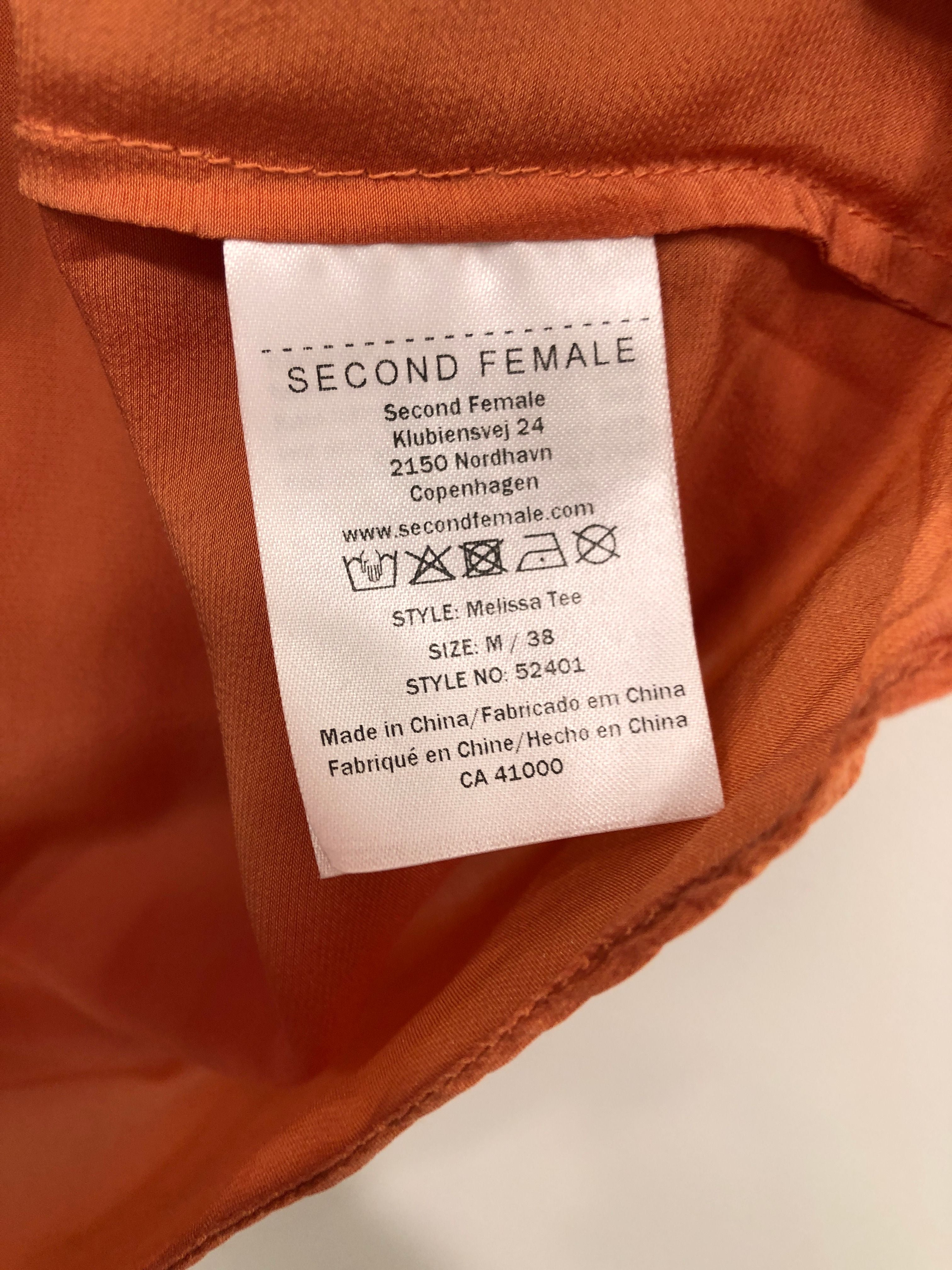 Second Female Bluse