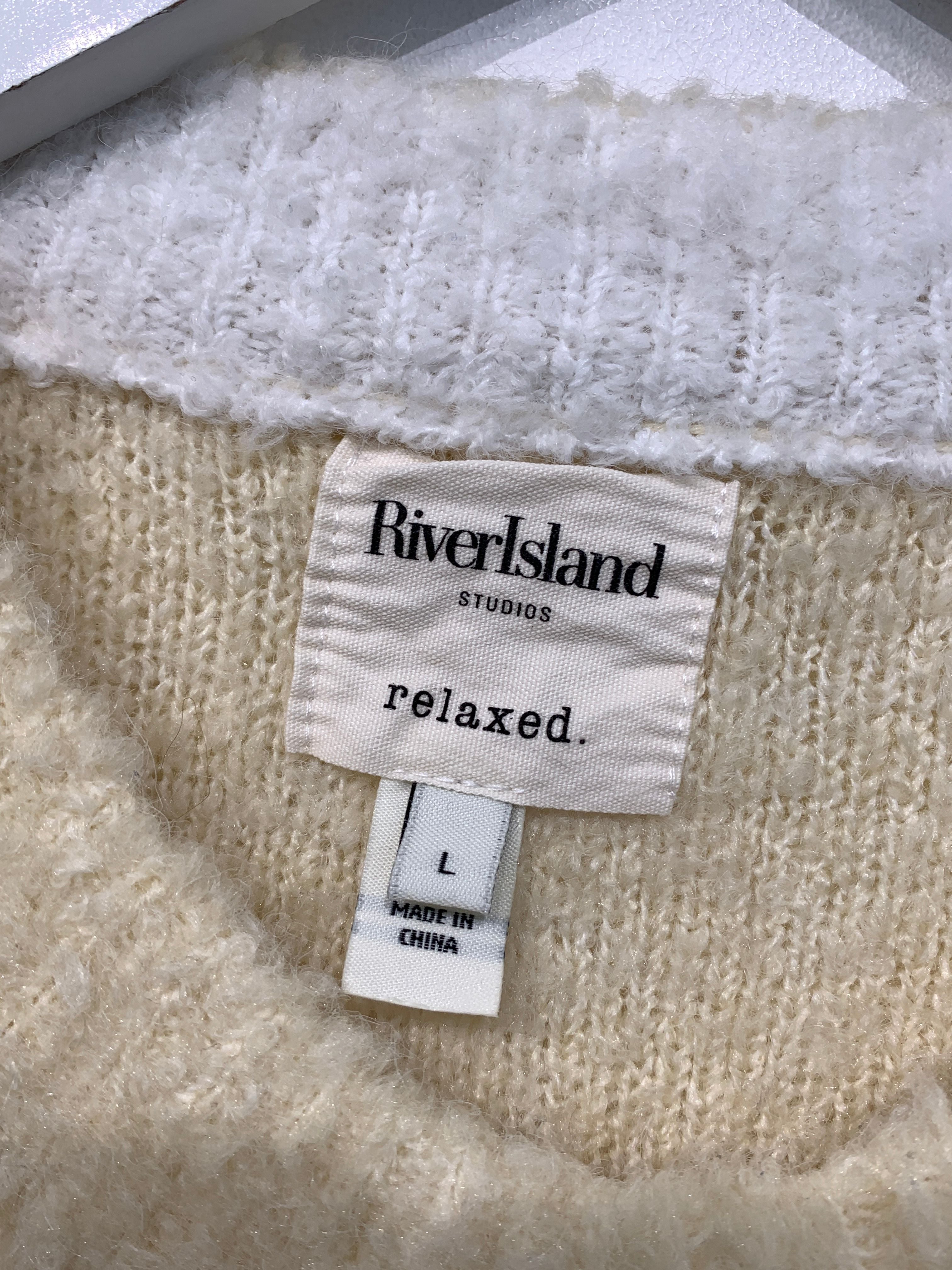 River Island Strik