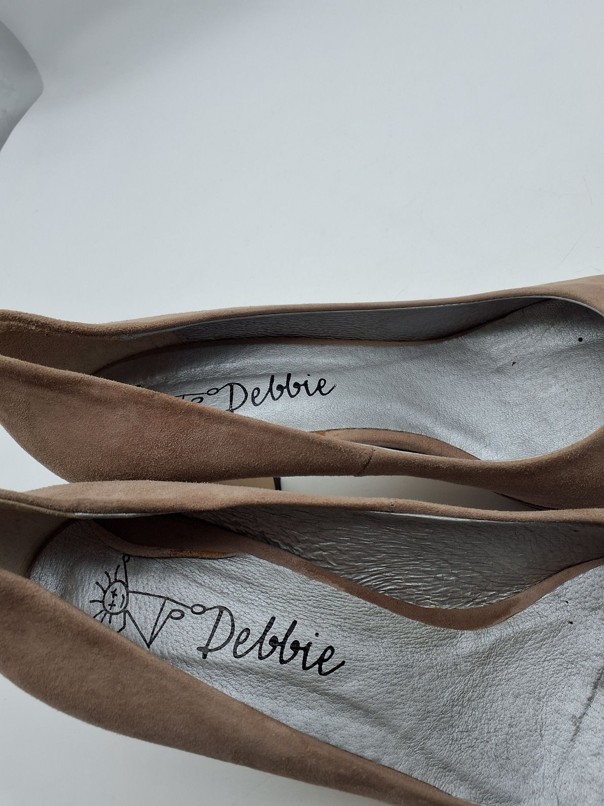 Debbie pumps