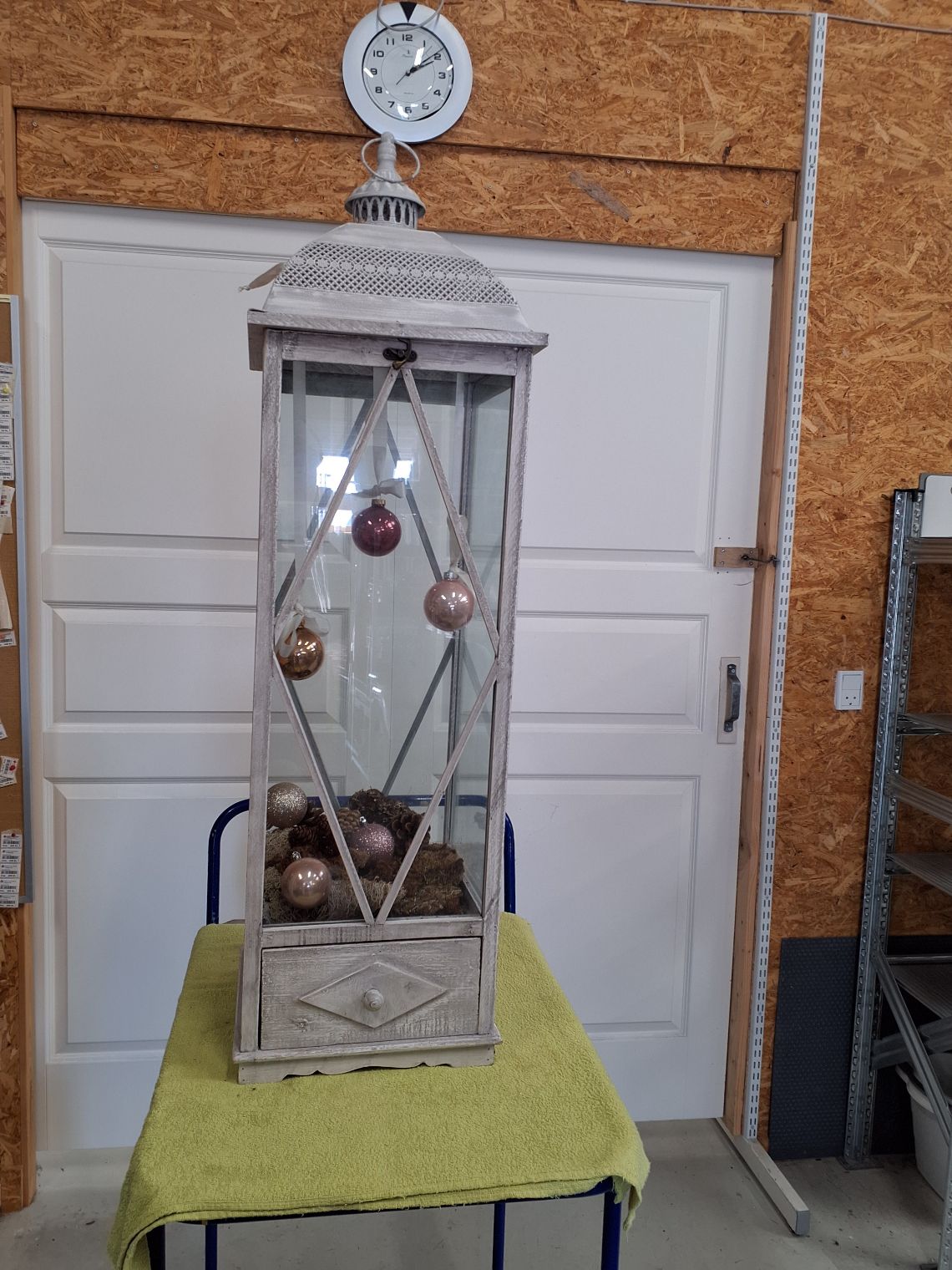Stor lanterne med julepynt - 110 cm