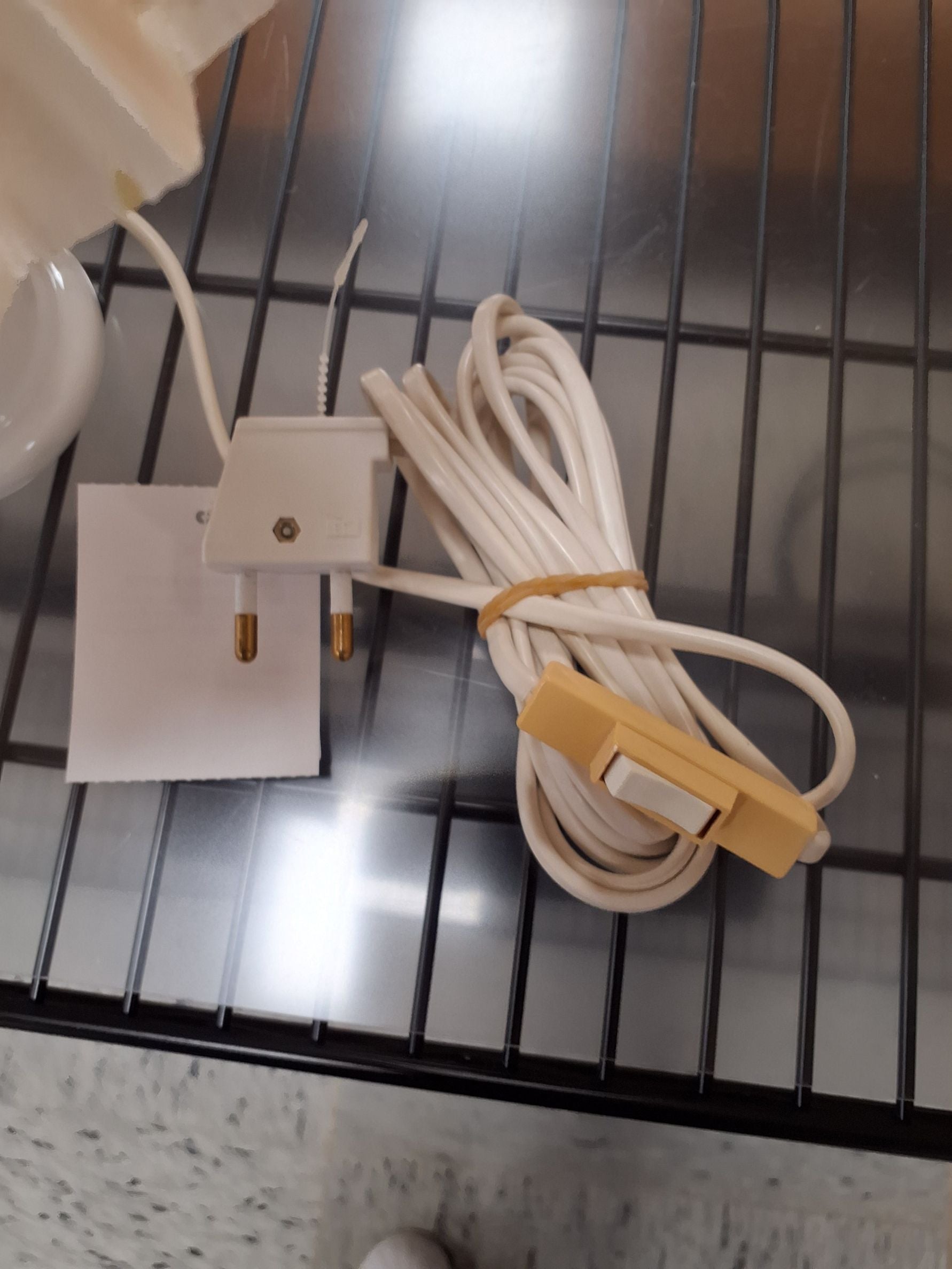 Hvid lampe m. blomstret skærm