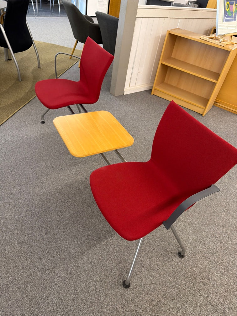 2-personers ventemøbel med bord