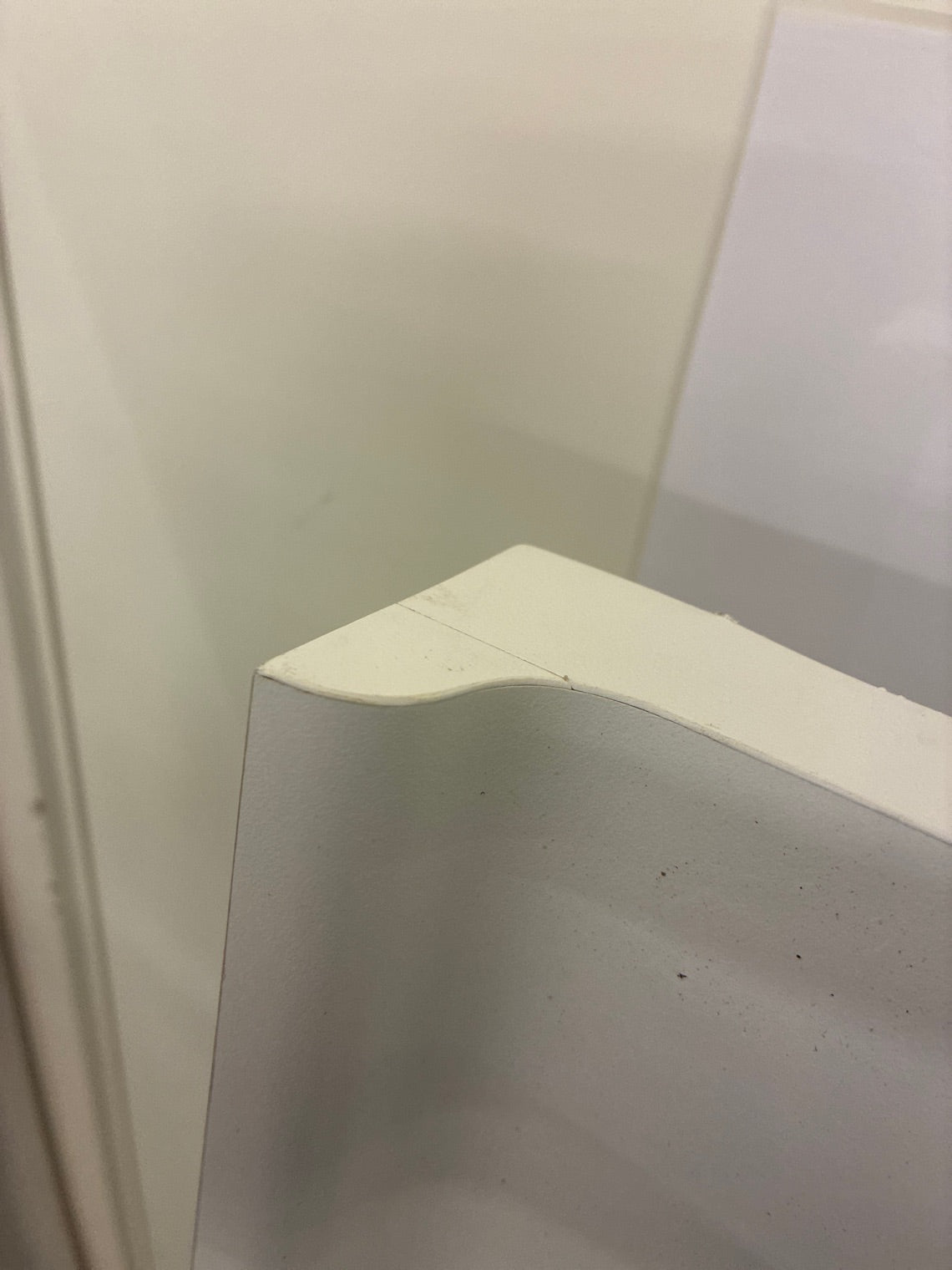 Hvid laminat bordplade med bagkant