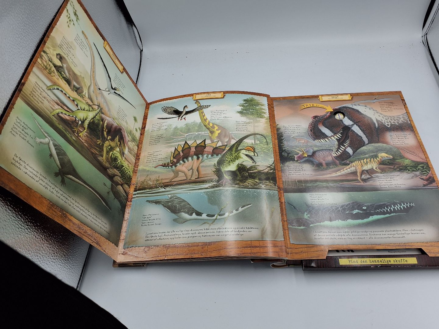Bog: "På sporet med Dinosaur Jægerne"