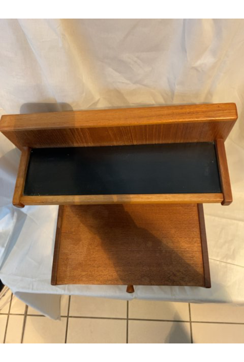 Teaktræs sengebord