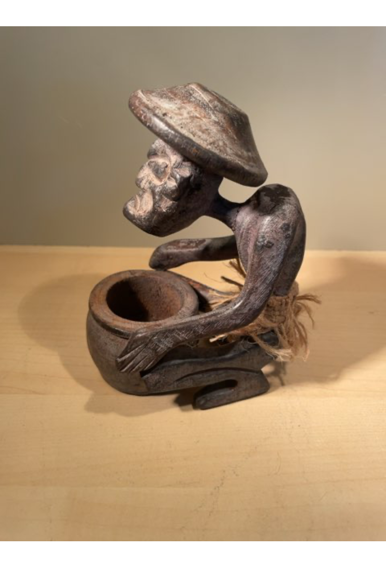 Håndskåret træ figur fra Bali