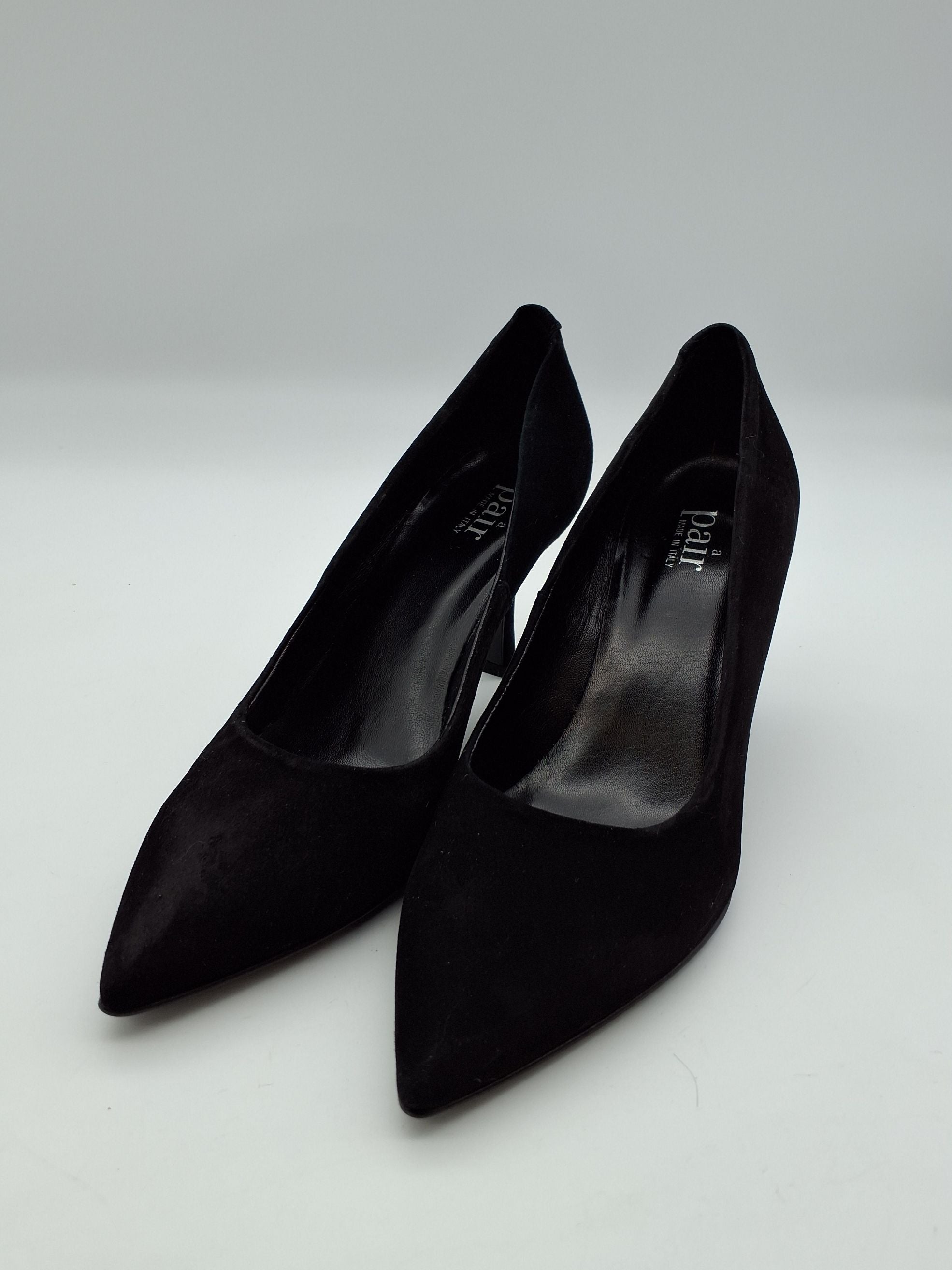A pair Pumps