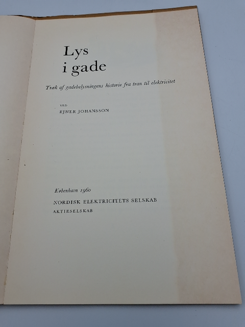 Bog: Lys i gade