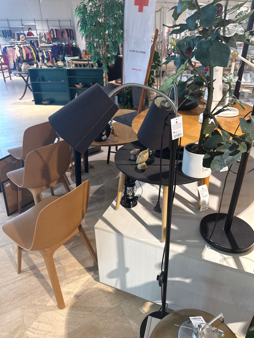 Gulvlampe m. 2 skærme