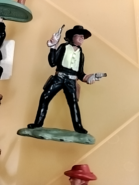 Lot: Britainsfigurer i metal og plastik