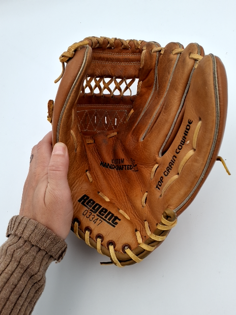 Baseball handske og bold