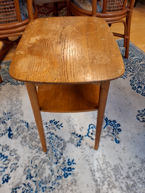 Smukt sidebord i teak
