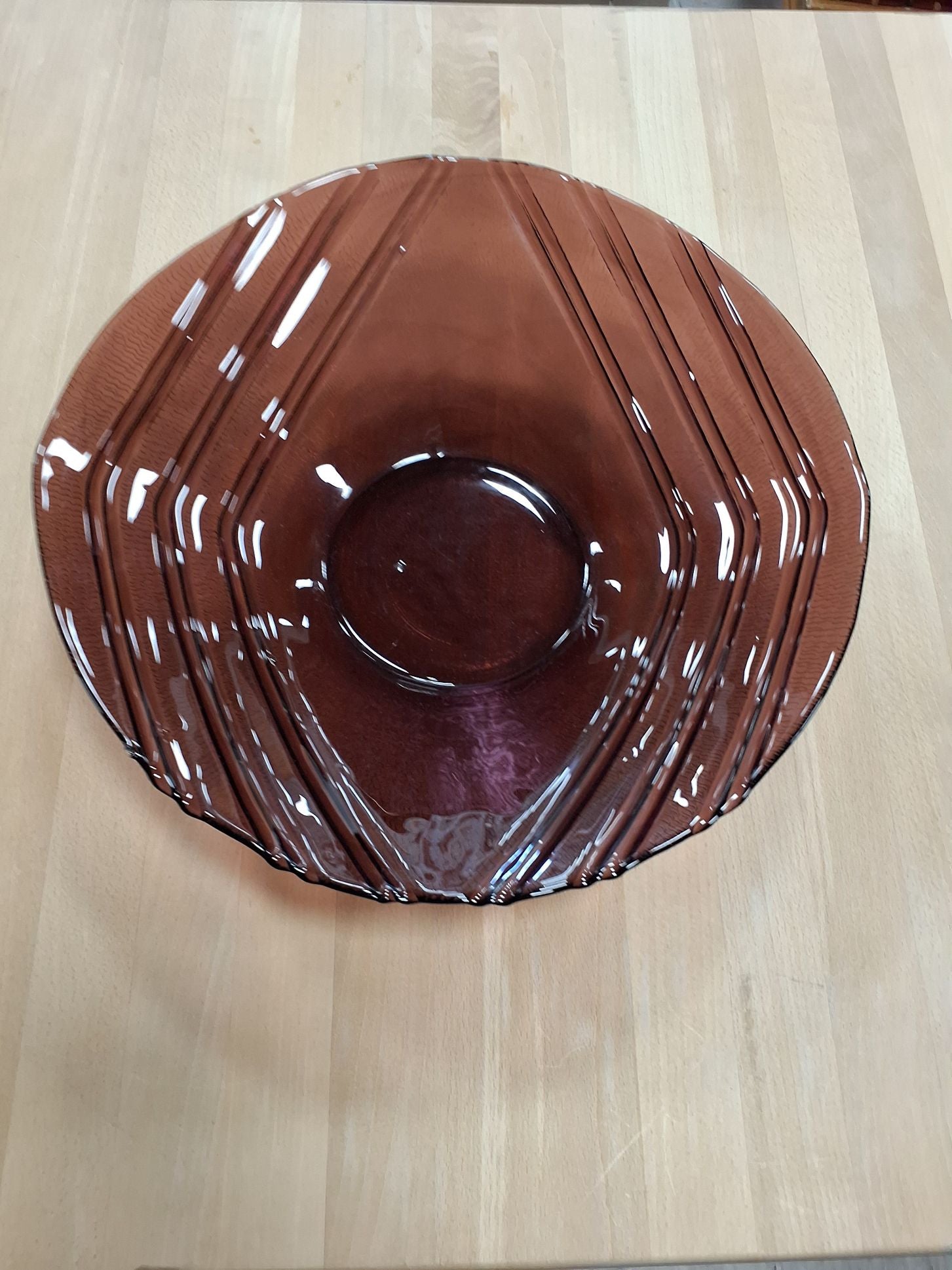 Glas skål med bølget glas