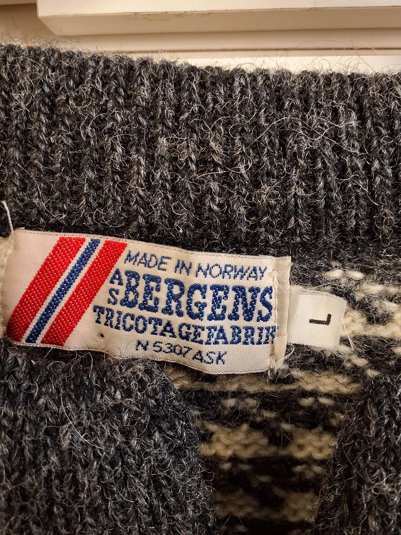 Striktrøje i uldblanding