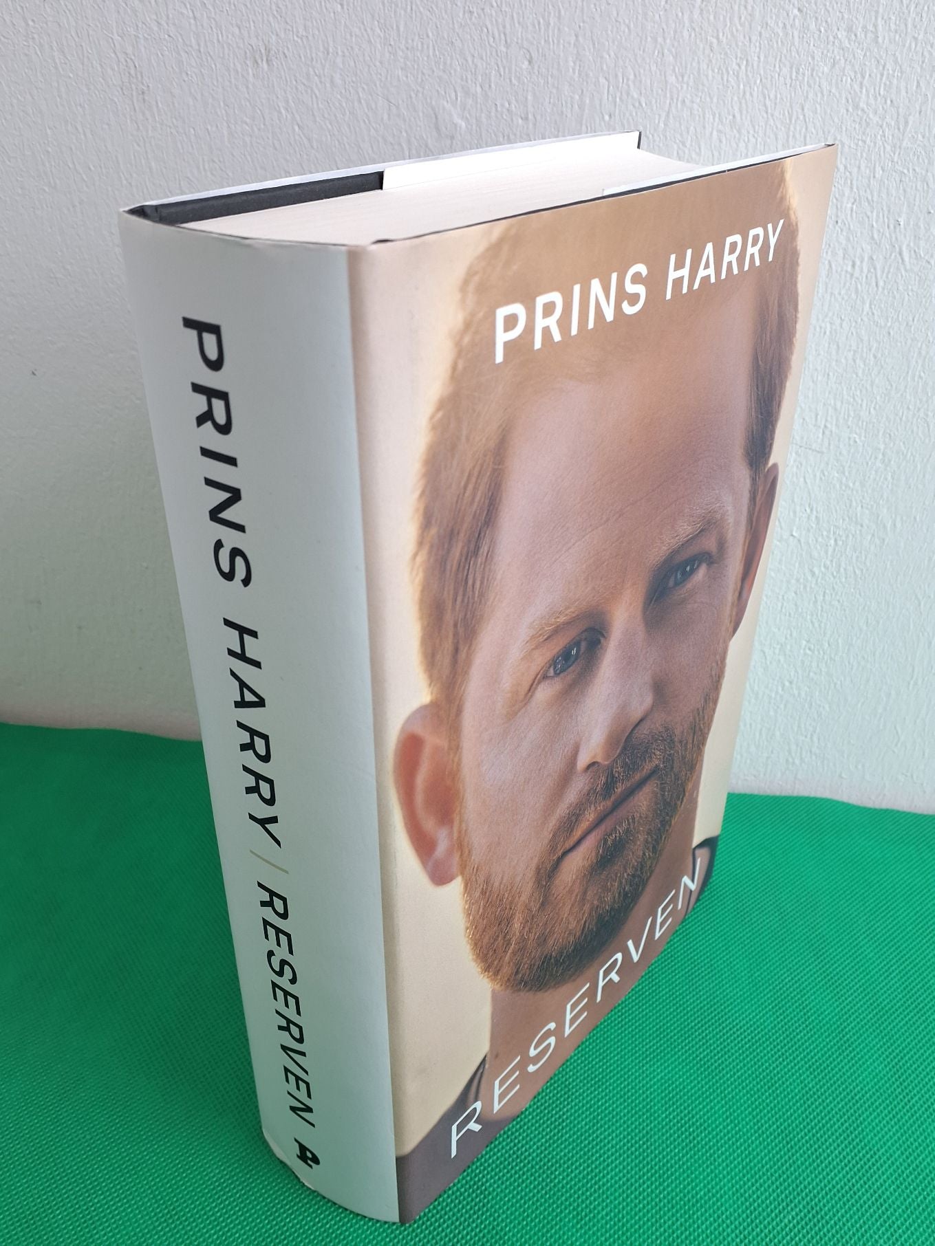 Bog: Prins Harry "Reserven"