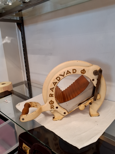 Raadvad brødskærer