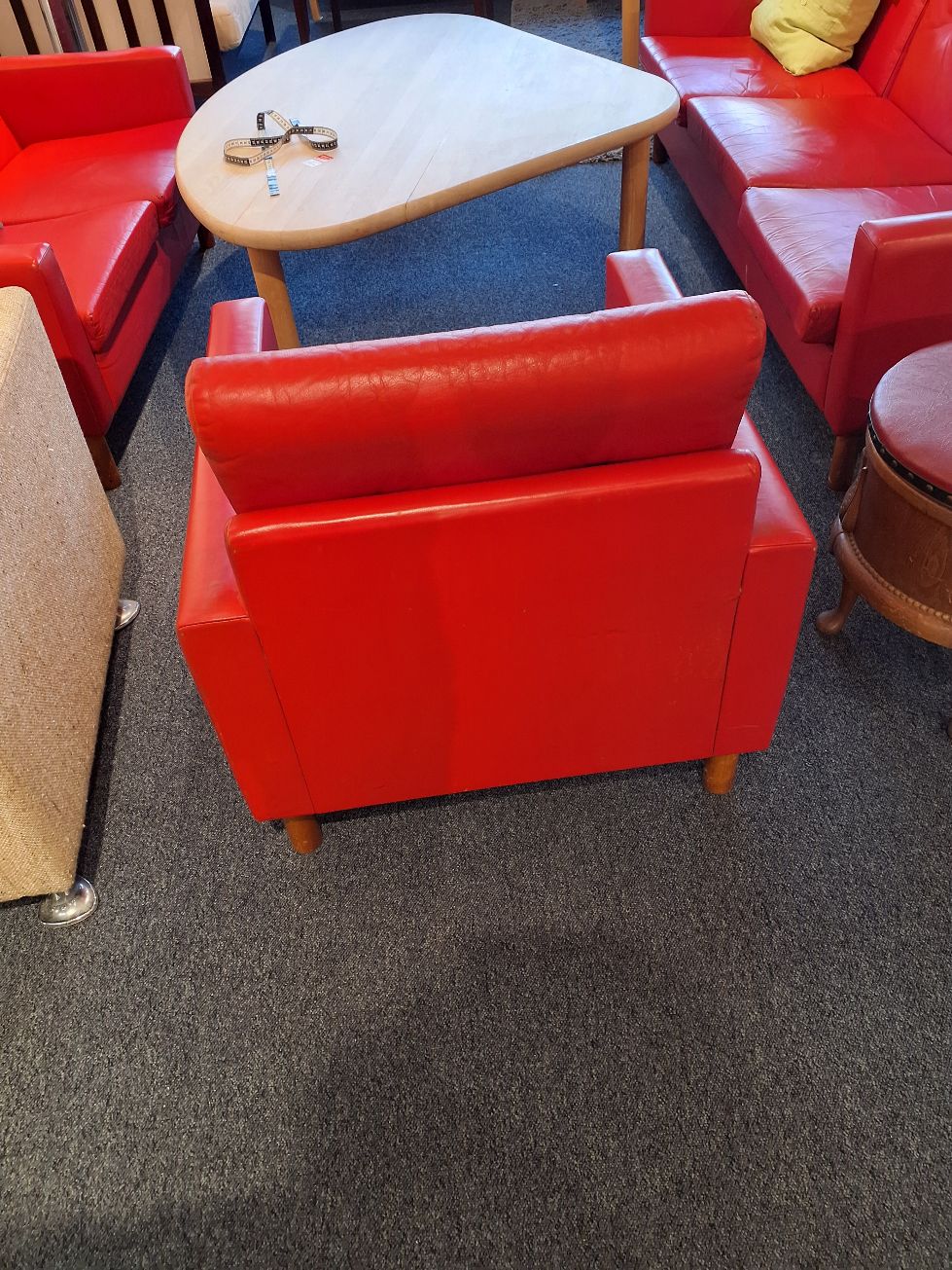 Stol i rødt læder