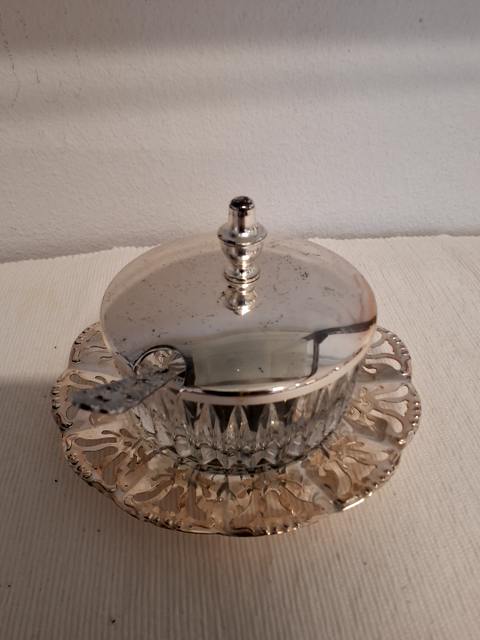 Sukkerskål i glas og "sølv".
