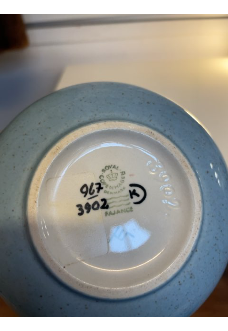 Royal Copenhagen skål i sart blå
