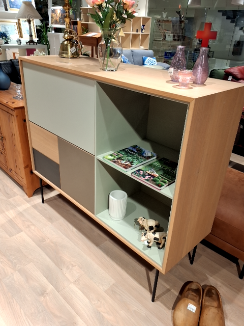 Flot skab. Aura Cabinet