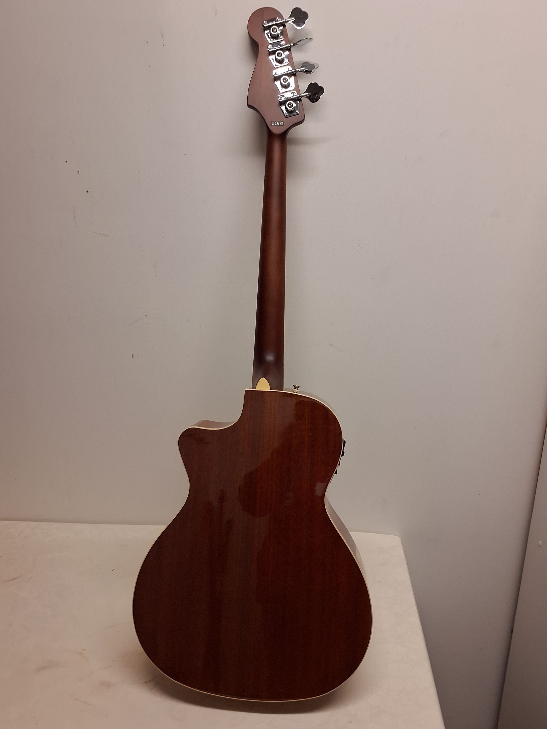 Fender Kingman Bass guitar m. taske
