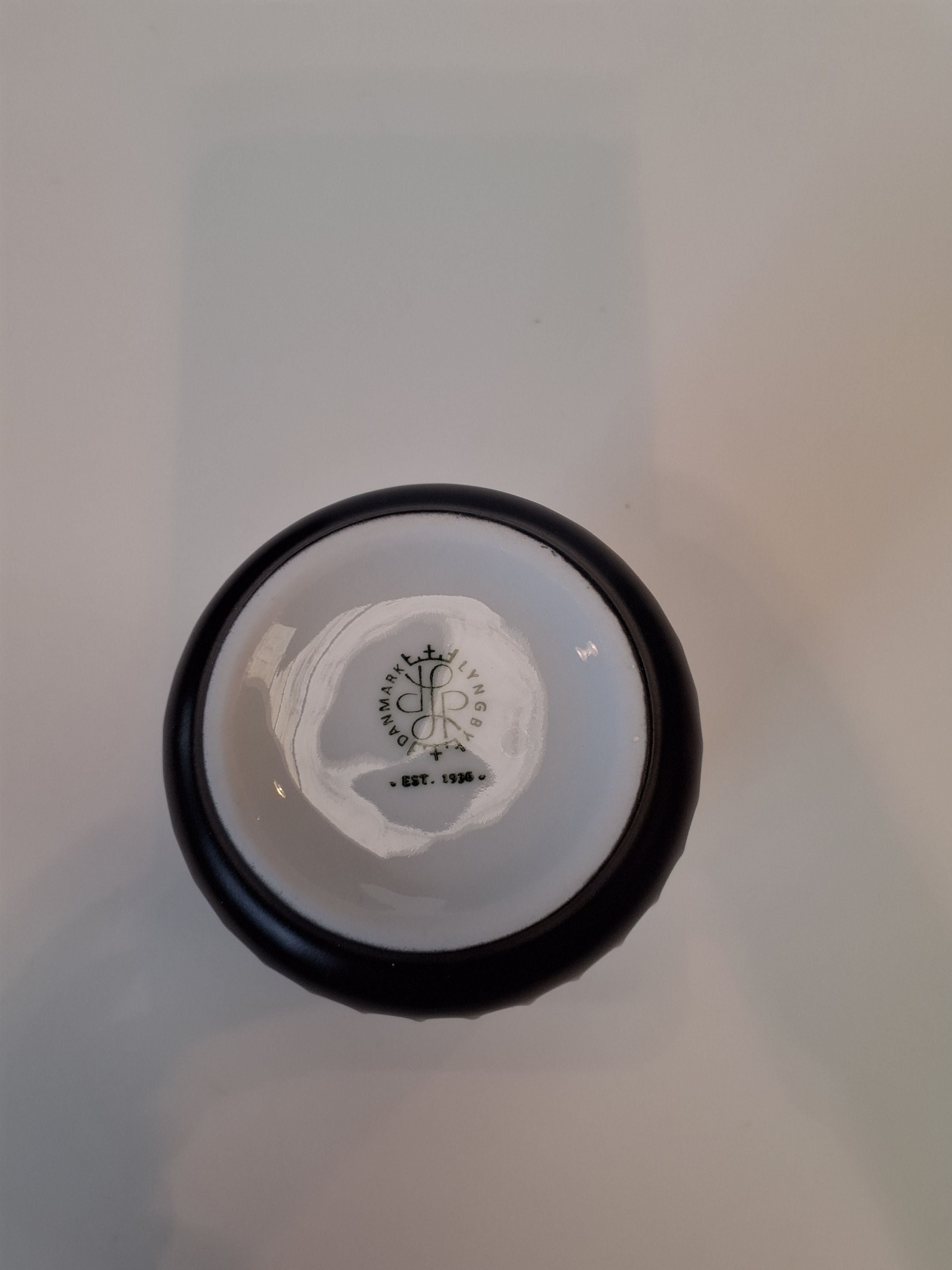 Lyngby sort rillet vase