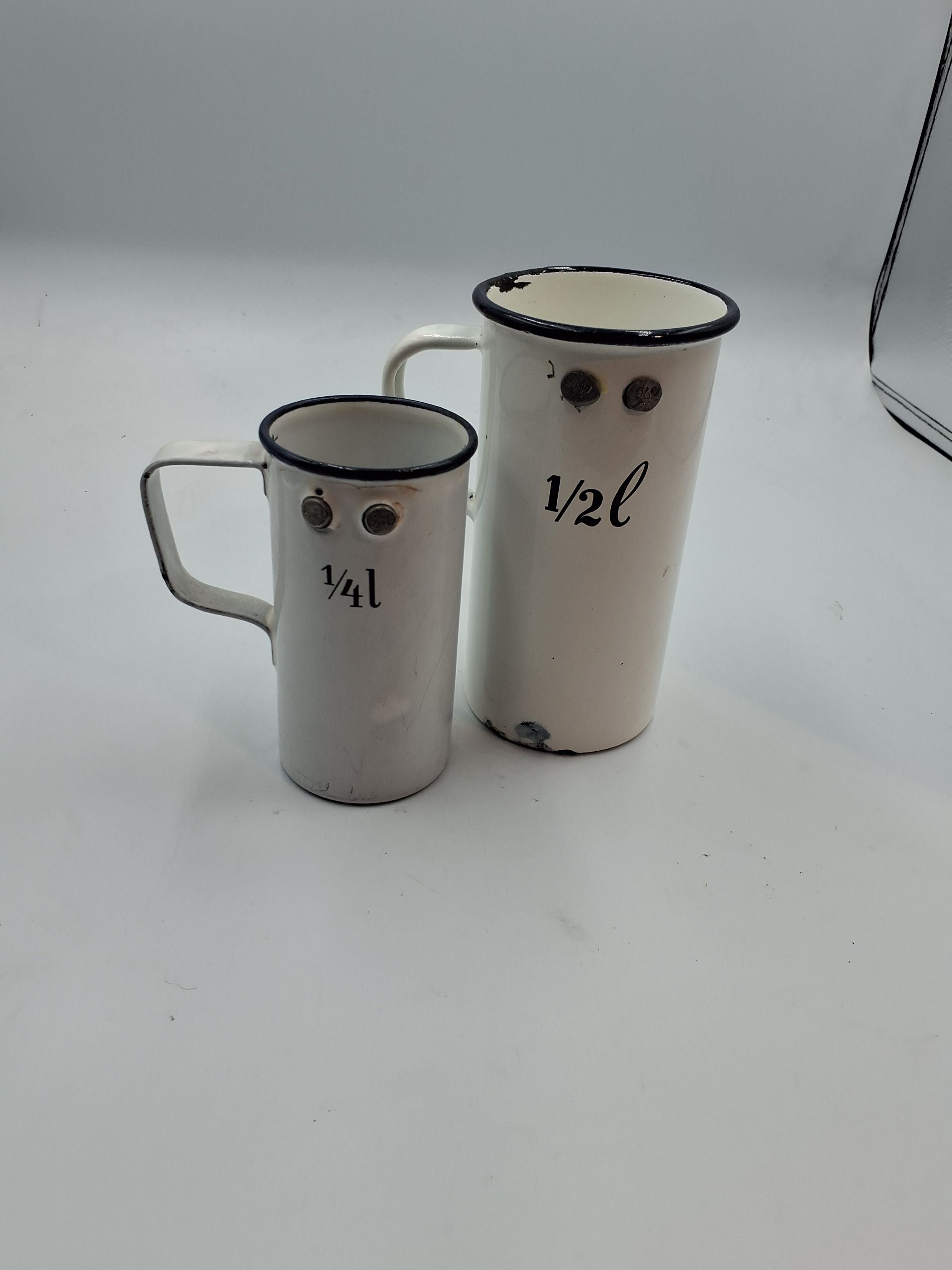 1/4 og 1/2 L Austria measure cups