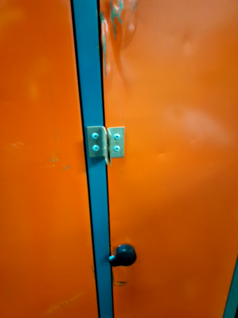 Metal skab