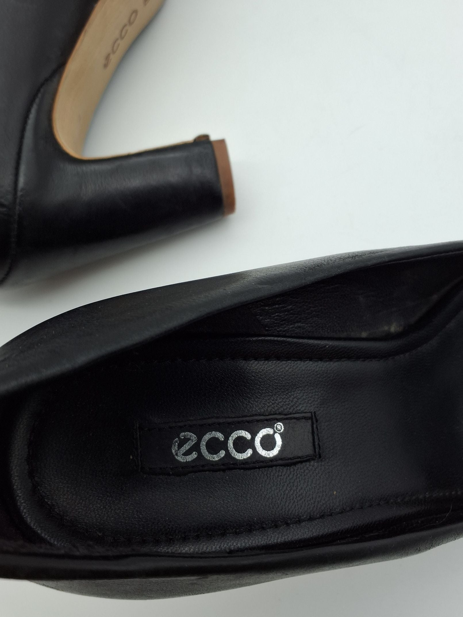 Ecco Pumps