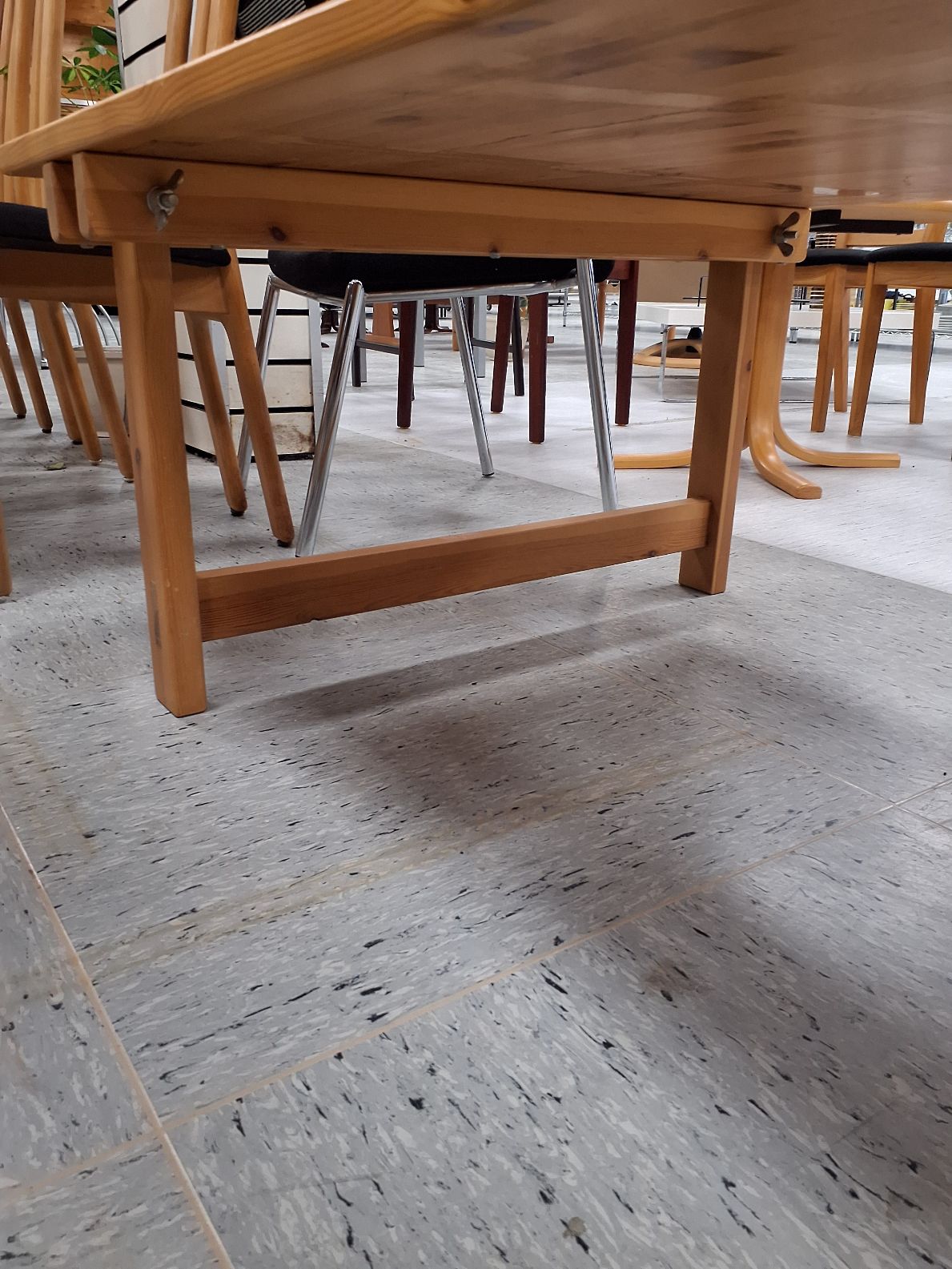 Bord med lys træplade