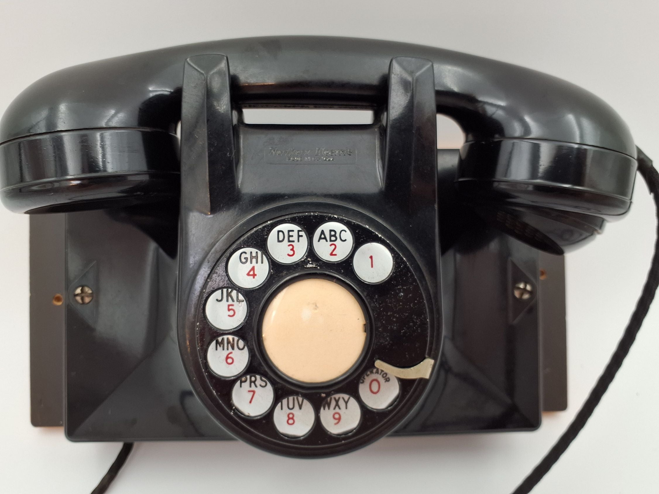 Gammel væg telefon