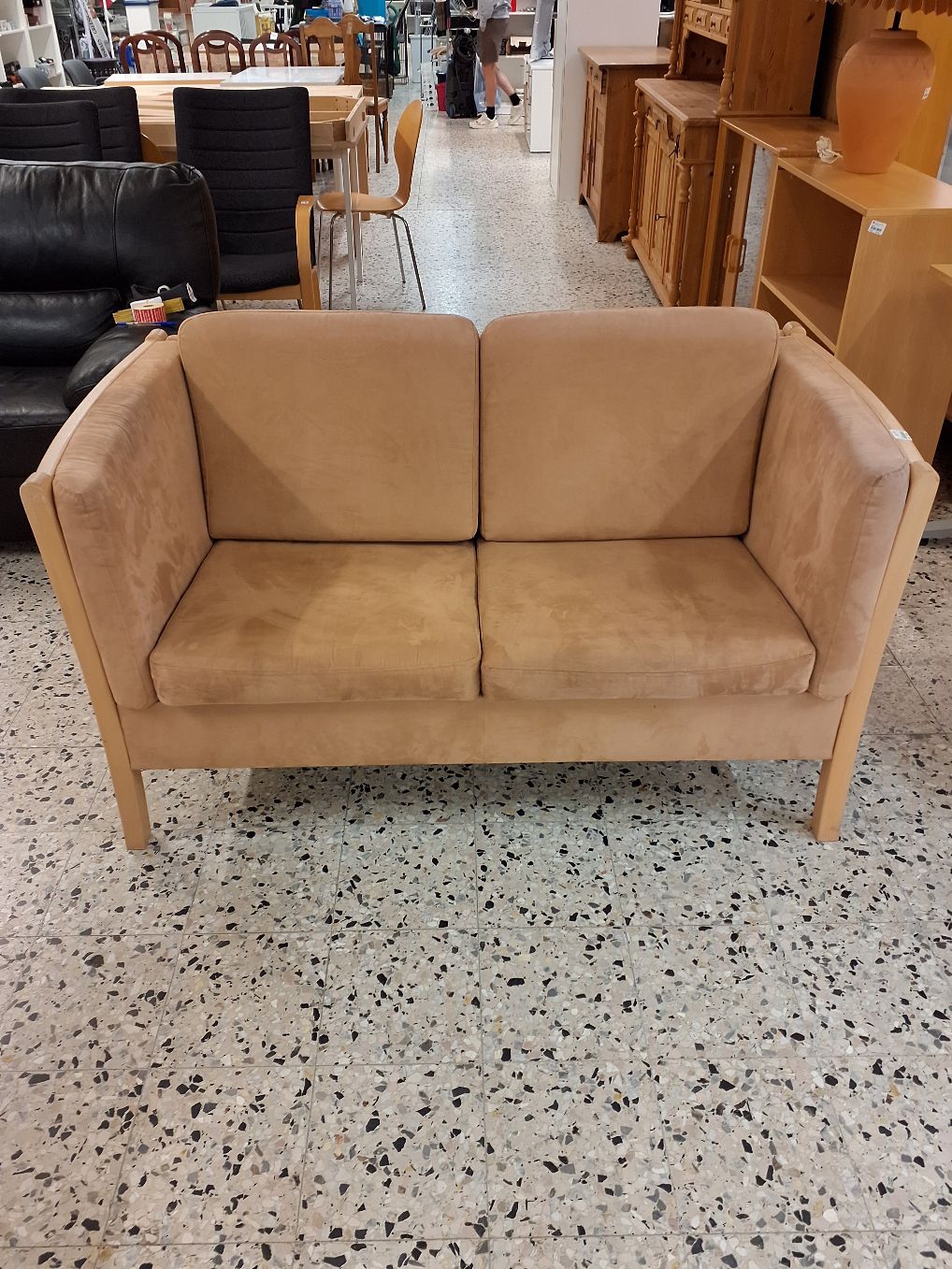 2 pers. Beige sofa