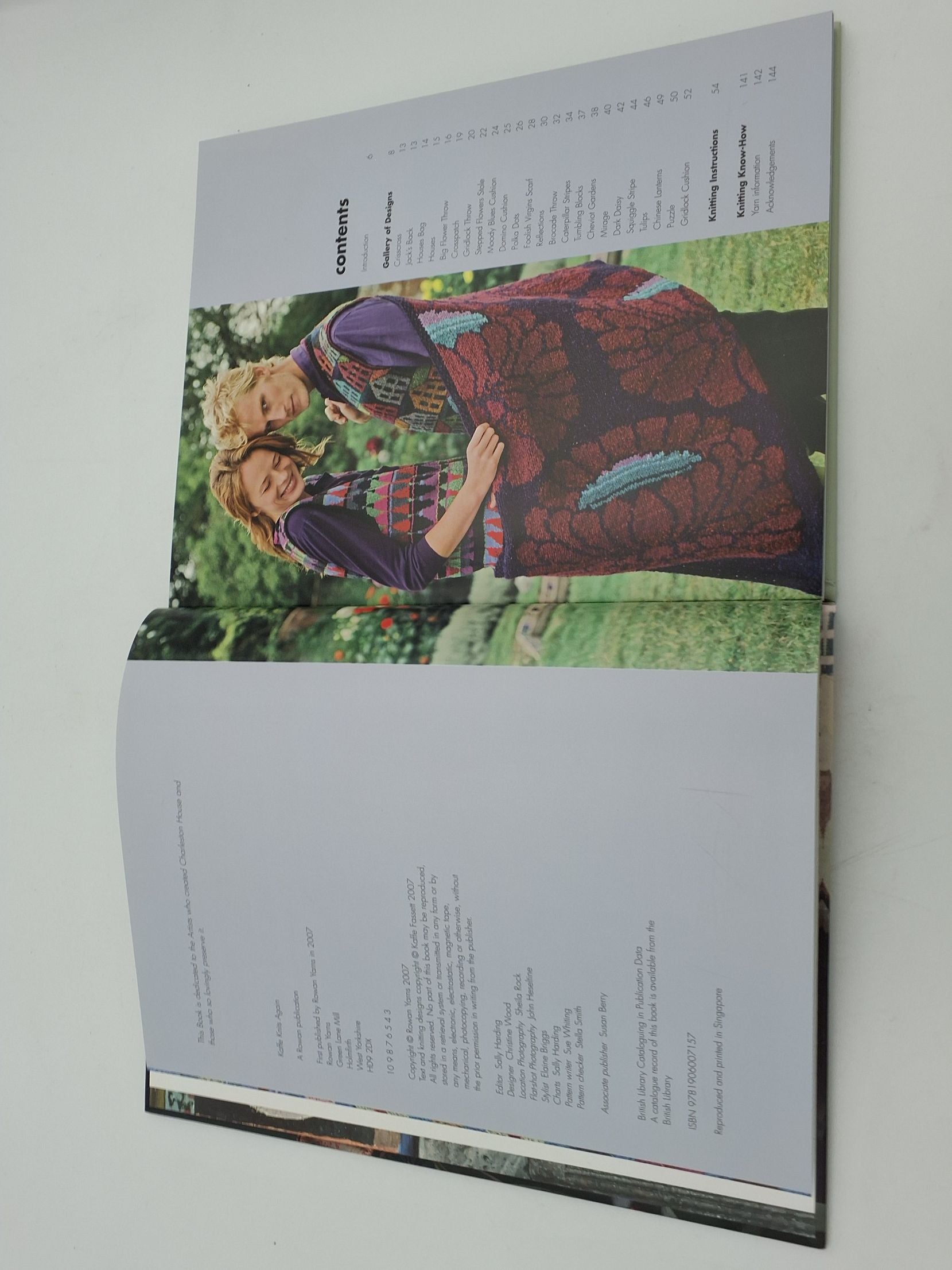 Kaffe knits again af Kaffe Fassett