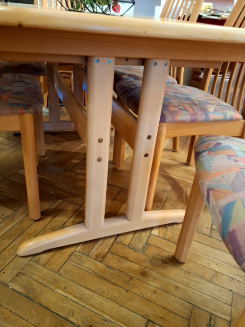 Spisebord og 6 stole
