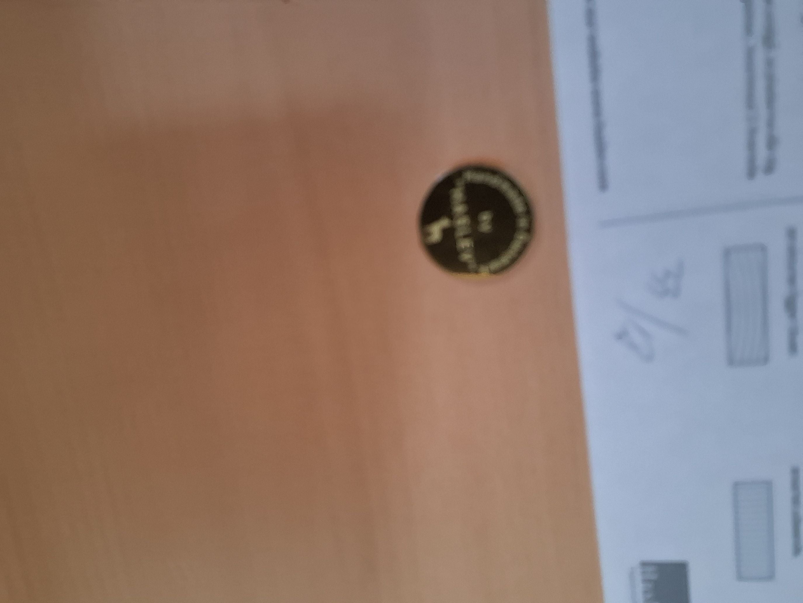 Lyst rundt bord