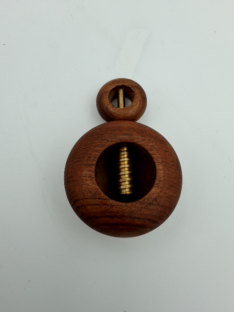 Teak nøddeknækker, trip trap