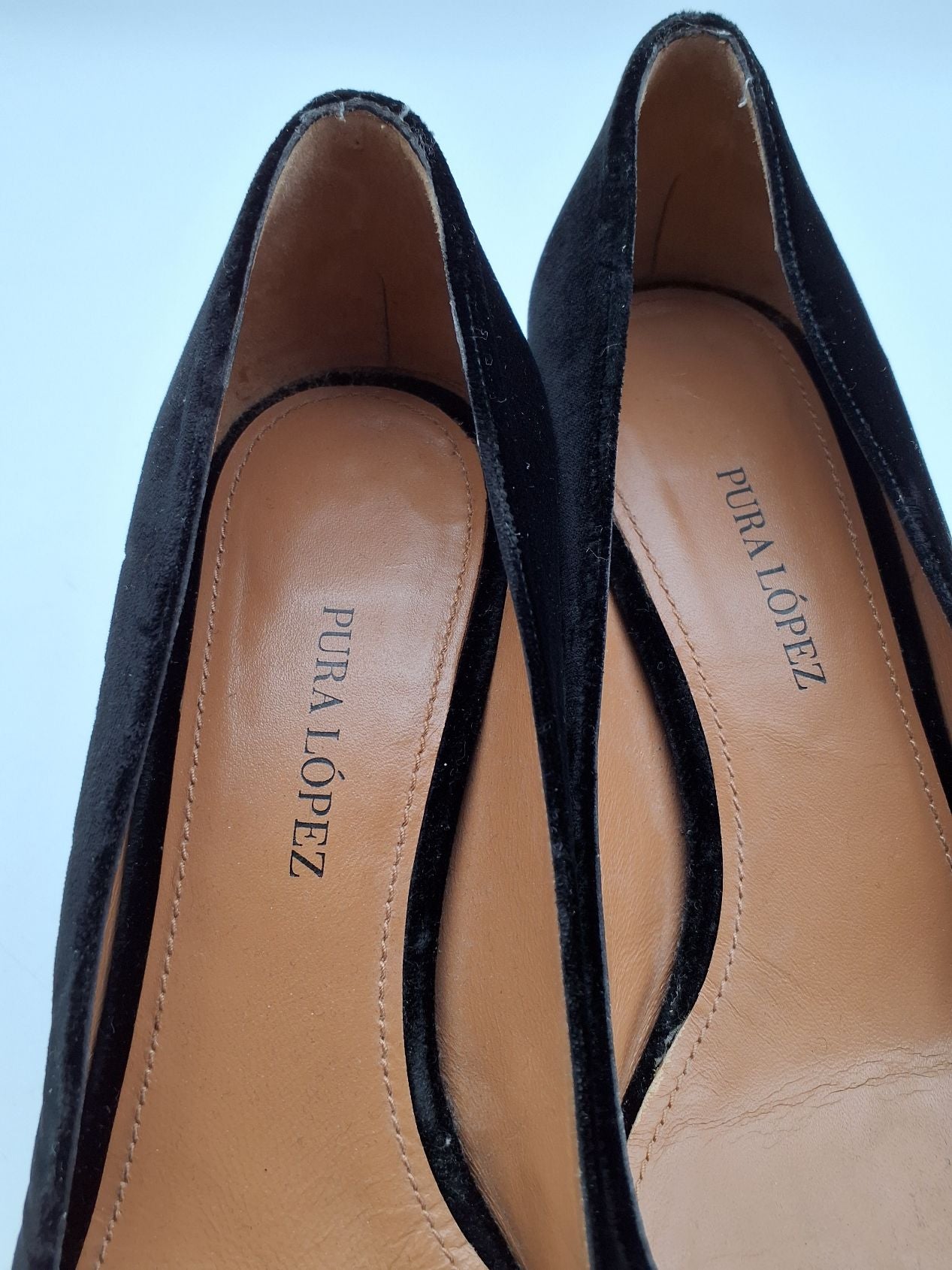 Pura López pumps