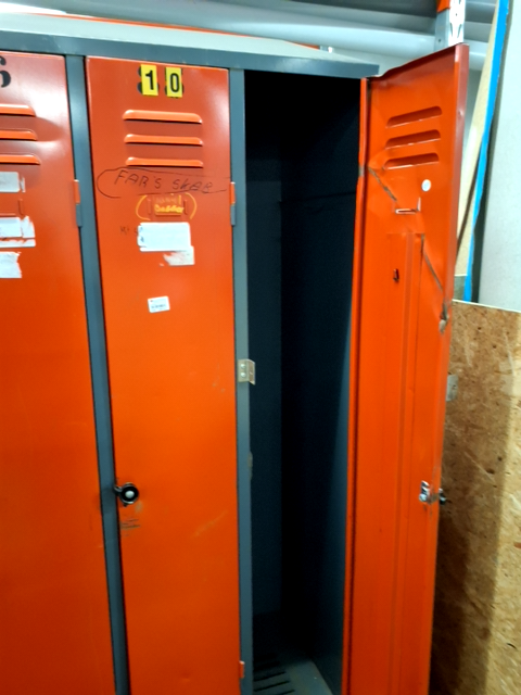 Metal skab