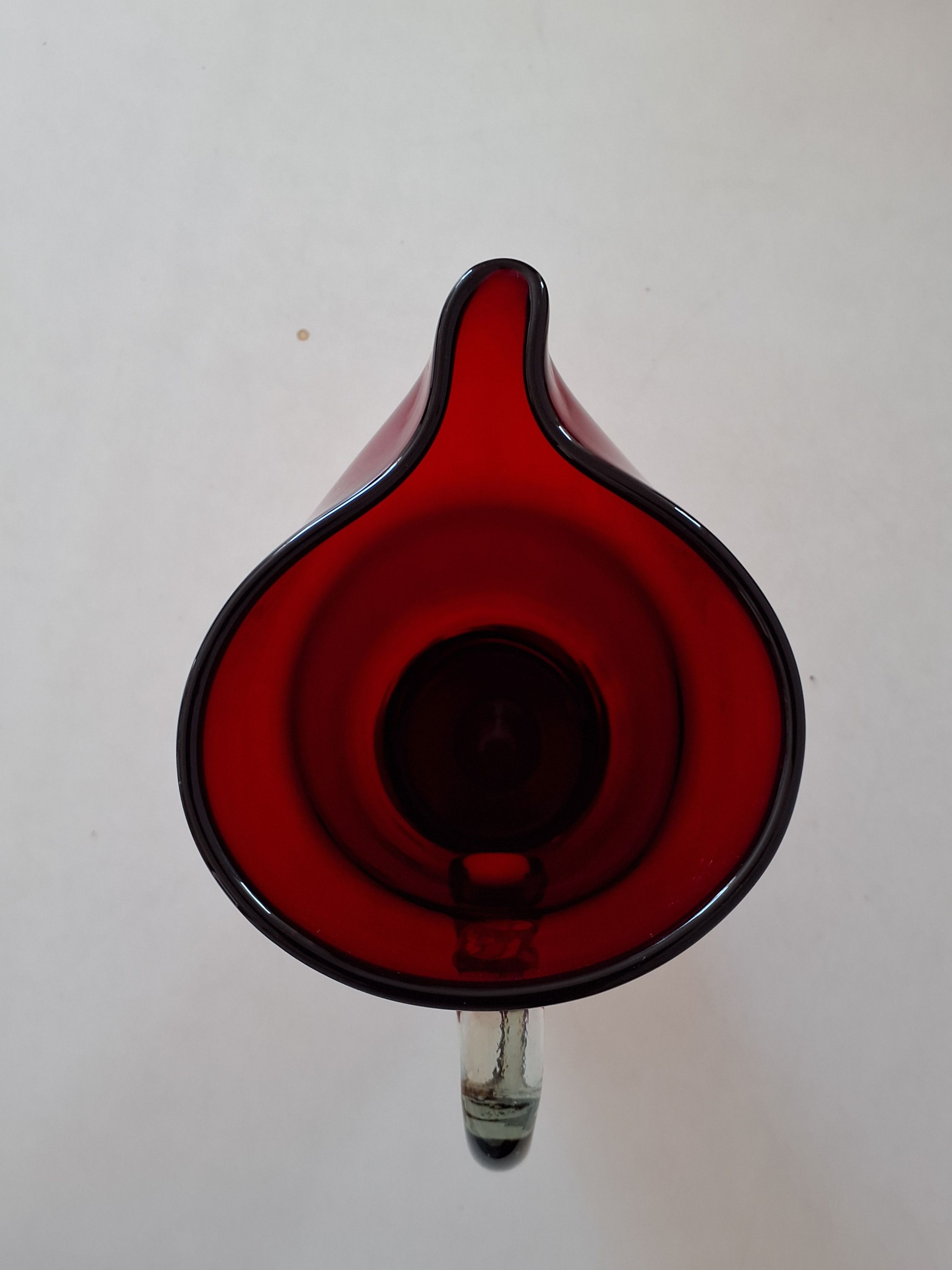 Glas kande.rød.