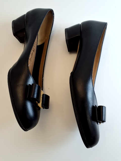 Salvatore  Ferragamo low heel Pump