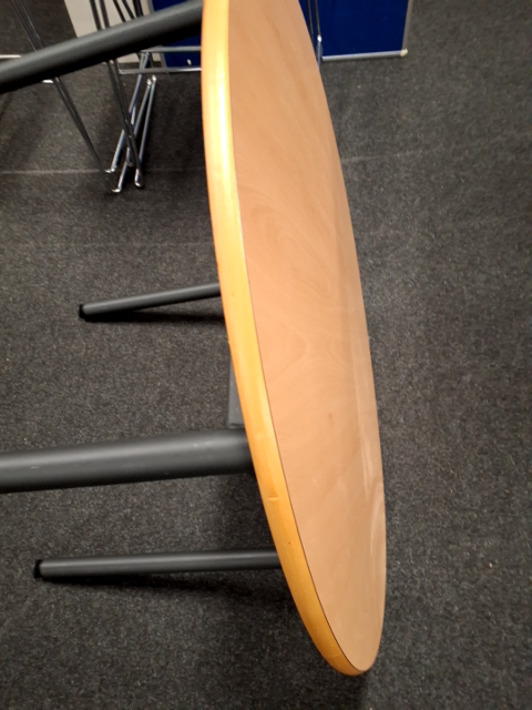 Rundt spisebord