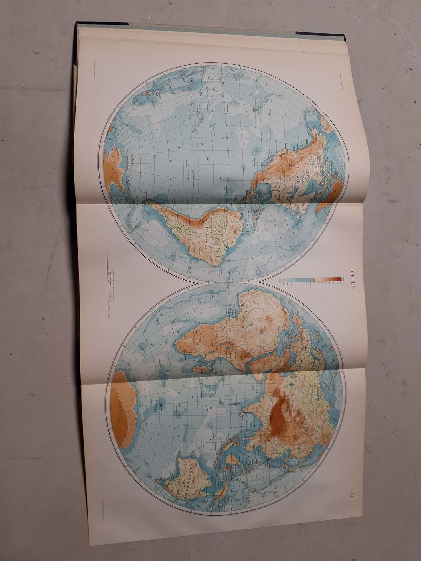 Gyldendals Verdensatlas 1951