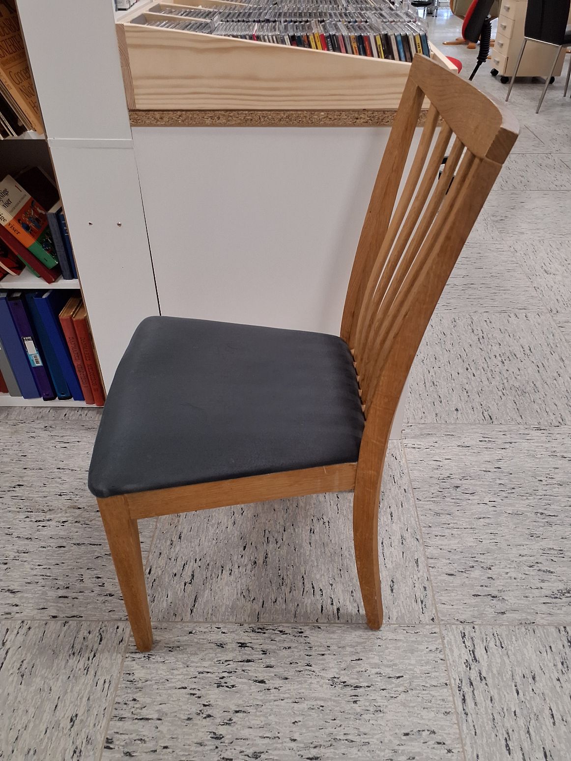 Spisebordstol i Egetræ