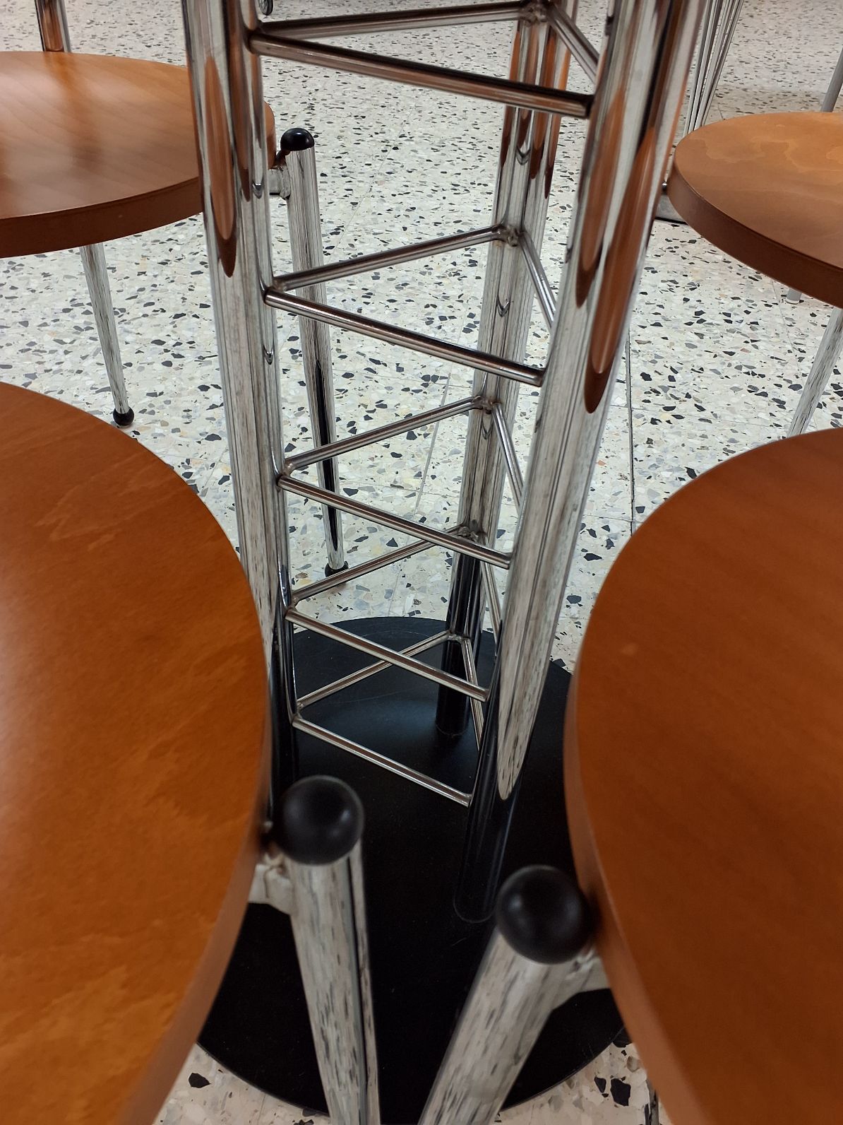 Spisebord med 4 stoler