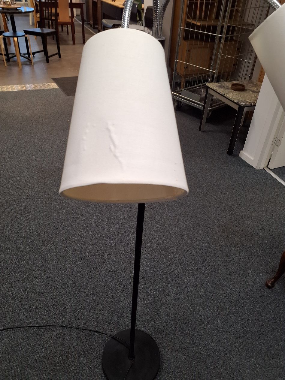 Gulvlampe med to arme