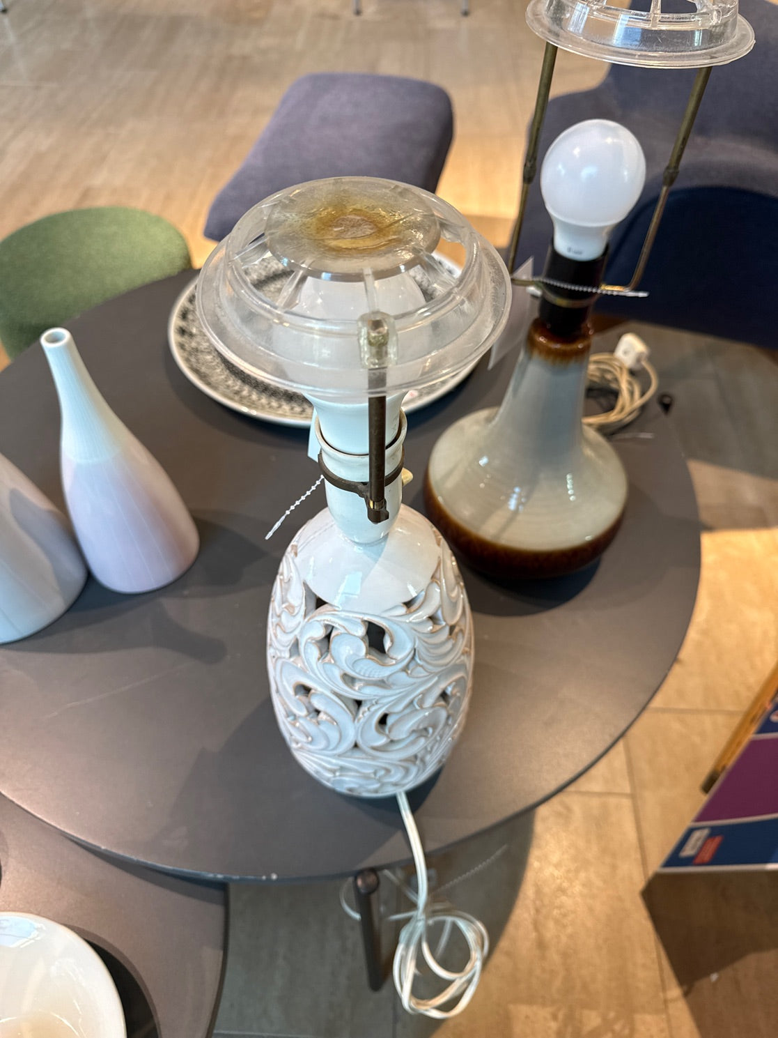 Lampe med udskæringer